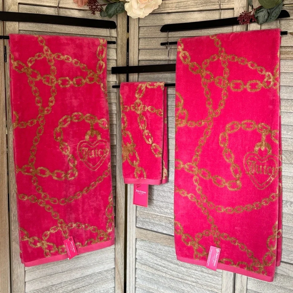 JUICY COUTURE Bath & Hand Towel Ensemble HOT PINK & METALLIC GOLD Heart & Chains